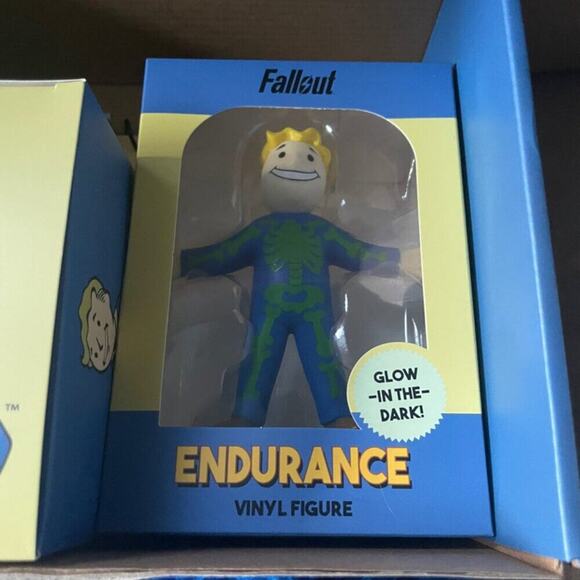 FALLOUT COLLECTOR BOX 5 PIECES VAULT BOY PLANTER, VAULT TEC SCARF, PIN, FIGURINE - Picture 9 of 16